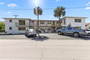 1907 NE 4th St, Deerfield Beach, FL 33441 - Photo 1