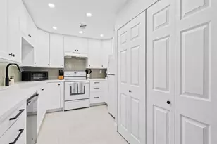 8059 SW 17th Pl, Davie, FL 33324 - Photo 1