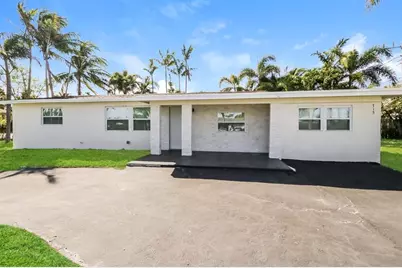 715 SW 2nd St, Boynton Beach, FL 33435 - Photo 1