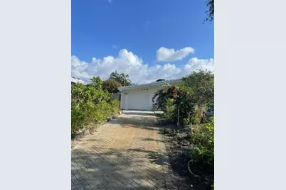 1951 NE 28th Ct, Lighthouse Point, FL 33064 - Photo 1