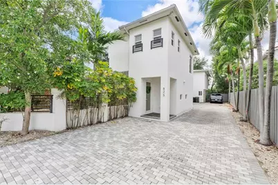 825 NE 17th Way, Fort Lauderdale, FL 33304 - Photo 1