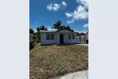 923  S D St, Lake Worth Beach, FL 33460 - Photo 1