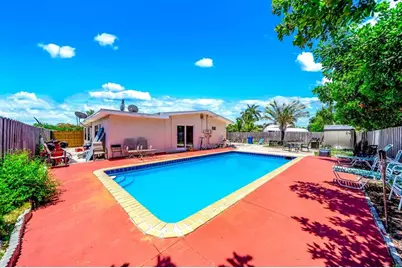 907 W Bloxham Street, Lantana, FL 33462 - Photo 1