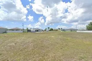 1404 NE 9th Pl, Cape Coral, FL 33909 - Photo 1