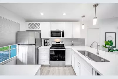 420  Lakewood Cir, Unit #B, Pompano Beach, FL 33063 - Photo 1