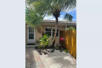 728 NE 13th Court #9, Fort Lauderdale, FL 33304 - Photo 1