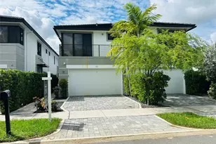 310 SW 9th St, Fort Lauderdale, FL 33315 - Photo 1