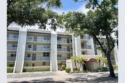 9235  Lagoon Pl, Unit #204, Davie, FL 33324 - Photo 1