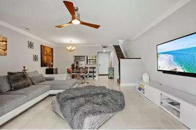 11652 NW 11th St, Pembroke Pines, FL 33026 - Photo 1