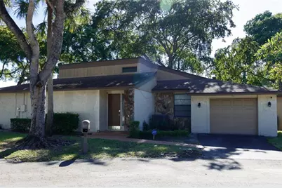 8197  Royal Palm Ct, Tamarac, FL 33321 - Photo 1