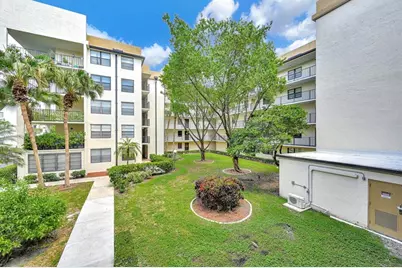 6190  Woodlands Blvd, Unit #212, Tamarac, FL 33319 - Photo 1