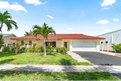 7517 W Country Club Blvd, Boca Raton, FL 33487 - Photo 1