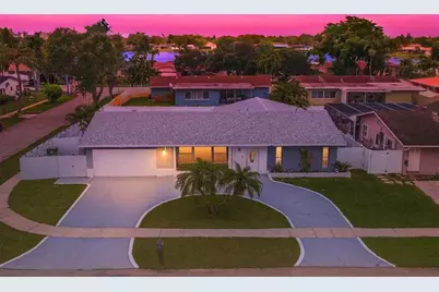 621 NW 97th Ter, Pembroke Pines, FL 33024 - Photo 1