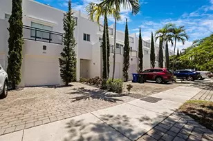 834 NE 19th Ave, Fort Lauderdale, FL 33304 - Photo 1