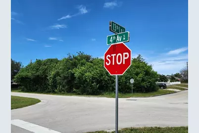1330 SW 4th Ave, Vero Beach, FL 32962 - Photo 1