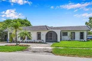 401 SE 14th St, Deerfield Beach, FL 33441 - Photo 1