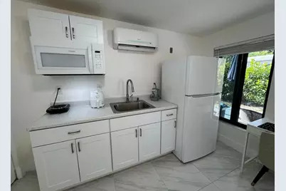 735 NE 37th St, Unit #B, Oakland Park, FL 33334 - Photo 1