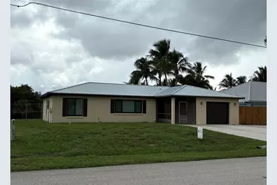 632 SE Essex Dr, Port Saint Lucie, FL 34984 - Photo 1