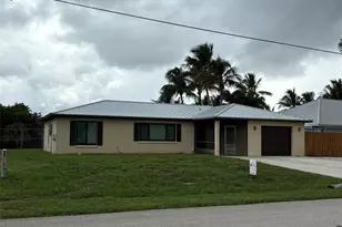 632 SE Essex Dr, Port Saint Lucie, FL 34984 - Photo 1