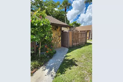 324  Briarwood, Hollywood, FL 33024 - Photo 1