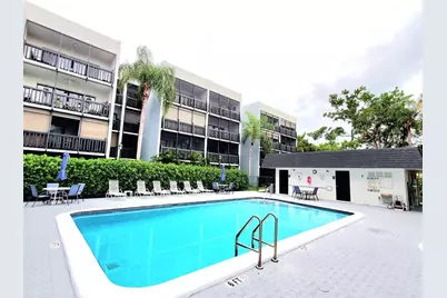 1021  Mockingbird Ln, Unit #406, Plantation, FL 33324 - Photo 1