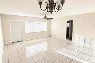 412 NE 4th St, Pompano Beach, FL 33060 - Photo 1