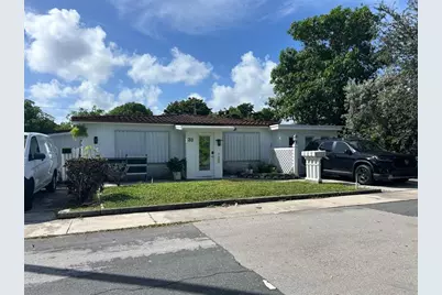 31 SW 10th St, Unit #2, Dania Beach, FL 33004 - Photo 1