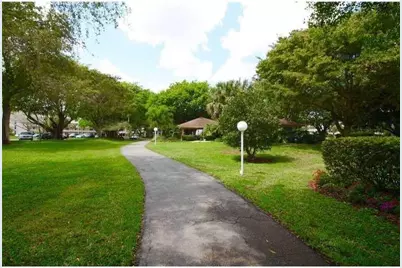 565  Oaks Ln, Unit #103, Pompano Beach, FL 33069 - Photo 4