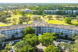 565 Oaks Ln, Pompano Beach, FL 33069 - Photo 2