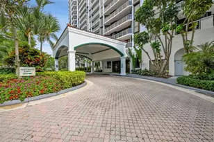 3640 Yacht Club Dr, Miami, FL 33180 - Photo 1