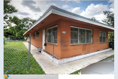 1233 NW 5th Ave - Photo 1