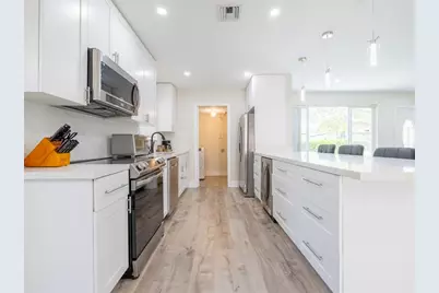 700 SW 4th Ct, Hallandale Beach, FL 33009 - Photo 1