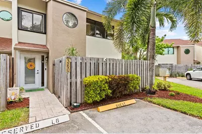360  City View Dr, Fort Lauderdale, FL 33311 - Photo 1
