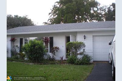9102 NW 67th Ct - Photo 1