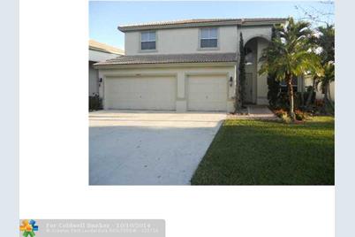 5340 NW 49th St - Photo 1