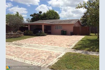 8220 NW 67th Ave - Photo 1