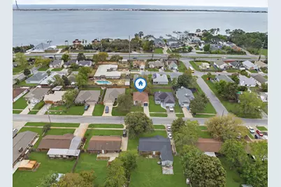 811 Boulevard De L'orleans, Mary Esther, FL 32569 - Photo 2