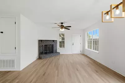 811 Boulevard De L'orleans, Mary Esther, FL 32569 - Photo 16