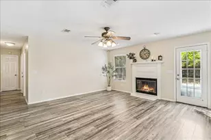 2549 Weeping Willow Ln, Navarre, FL 32566 - Photo 4