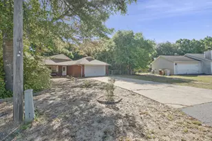 5708 Bentley Cir, Milton, FL 32570 - Photo 38