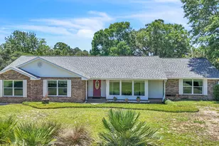 209 Shoreline Dr, Gulf Breeze, FL 32561 - Photo 1