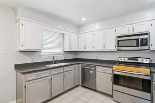 9409 Victoria Ln, Navarre, FL 32566 - Photo 12