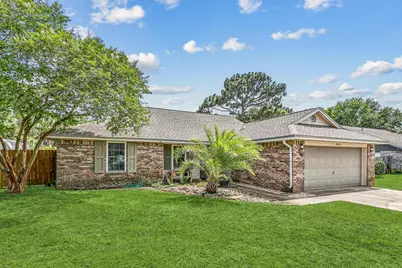 9409 Victoria Lane, Navarre, FL 32566 - Photo 2