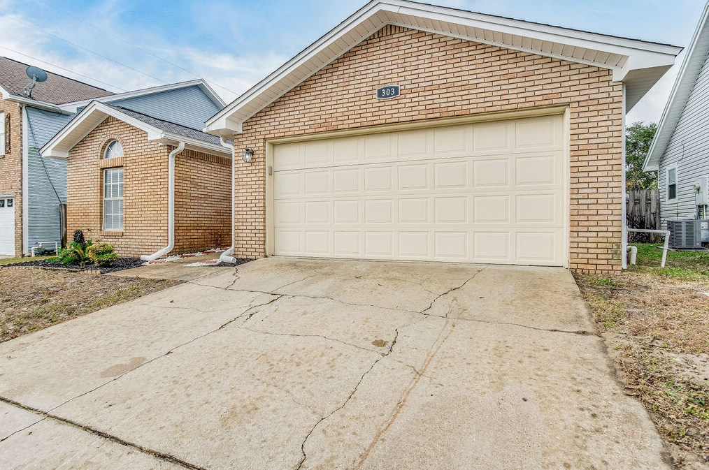 303 Rue Dianne, Mary Esther, FL 32569-2344