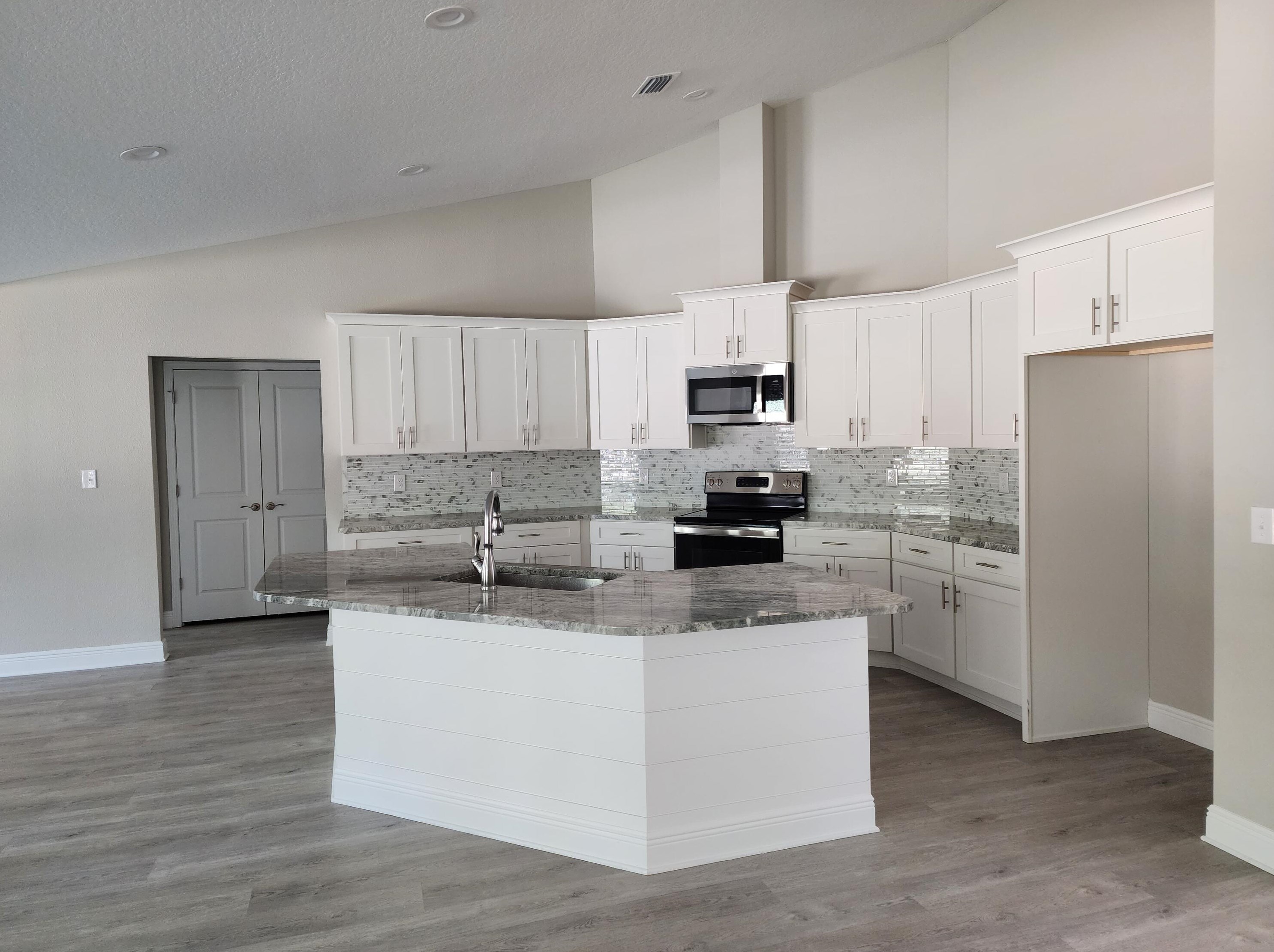 11248 Silverton Dr, Milton, FL 32583