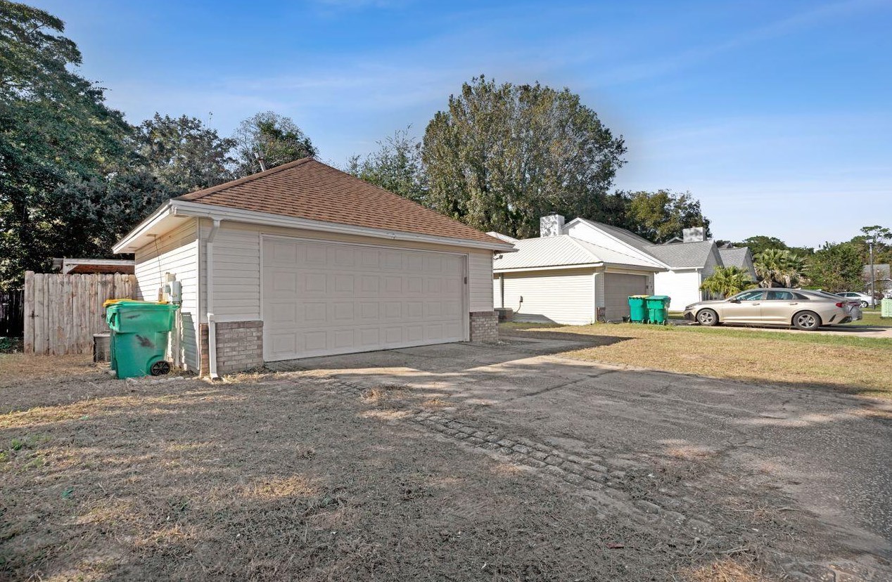 906 Lawton Ct, Fort Walton Beach, FL 32547-1920