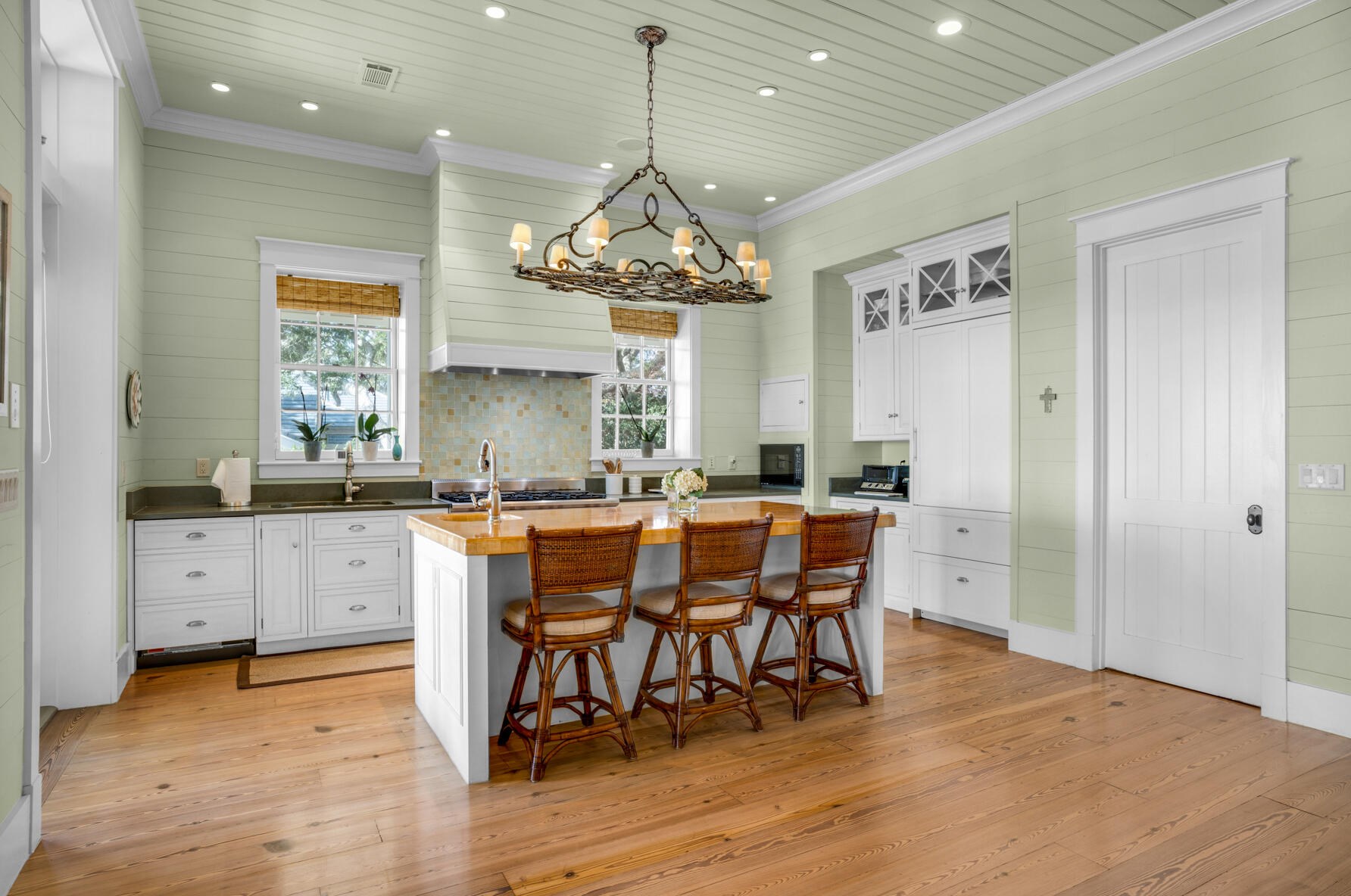 741 Miracle Strip Pkwy, Mary Esther FL  32569-1841 exterior