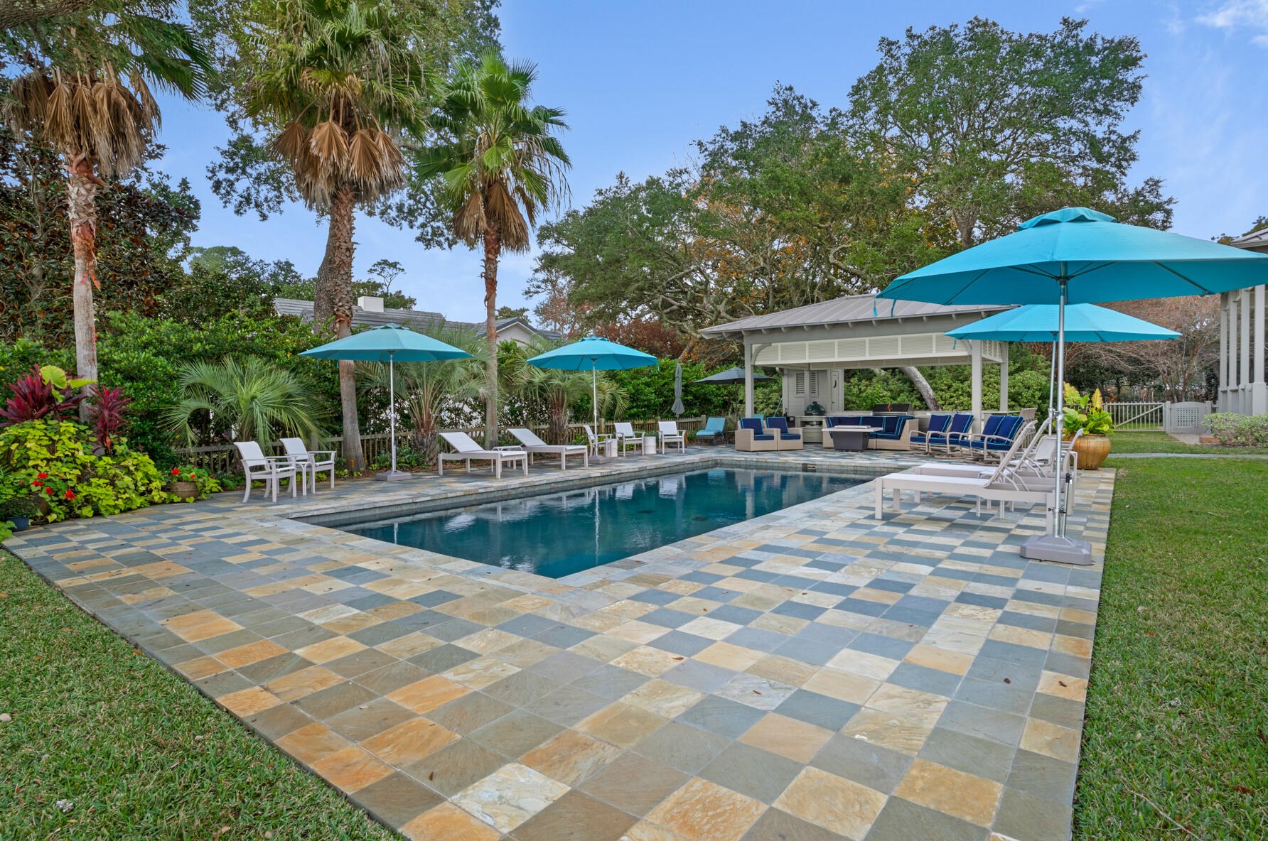 741 Miracle Strip Pkwy, Mary Esther FL  32569-1841 exterior