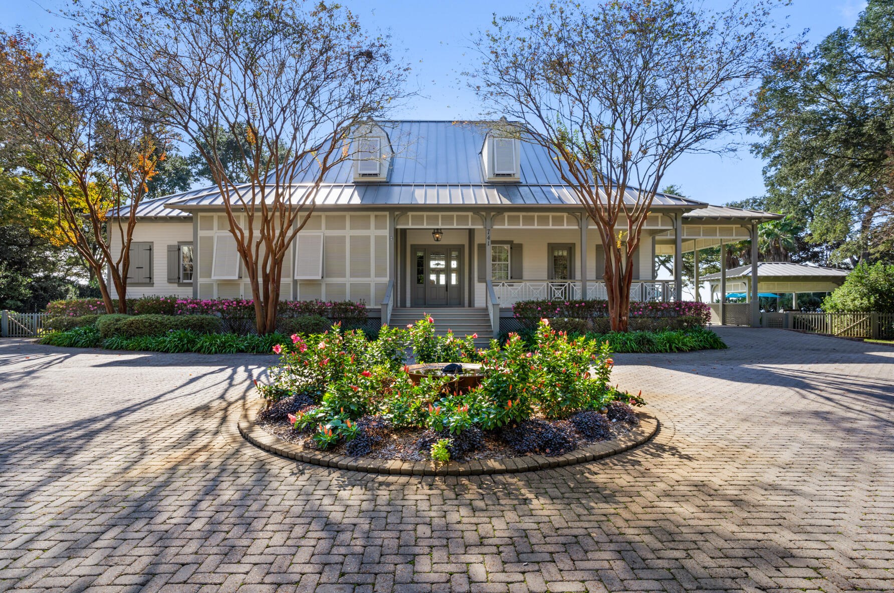 741 Miracle Strip Pkwy, Mary Esther FL  32569-1841 exterior