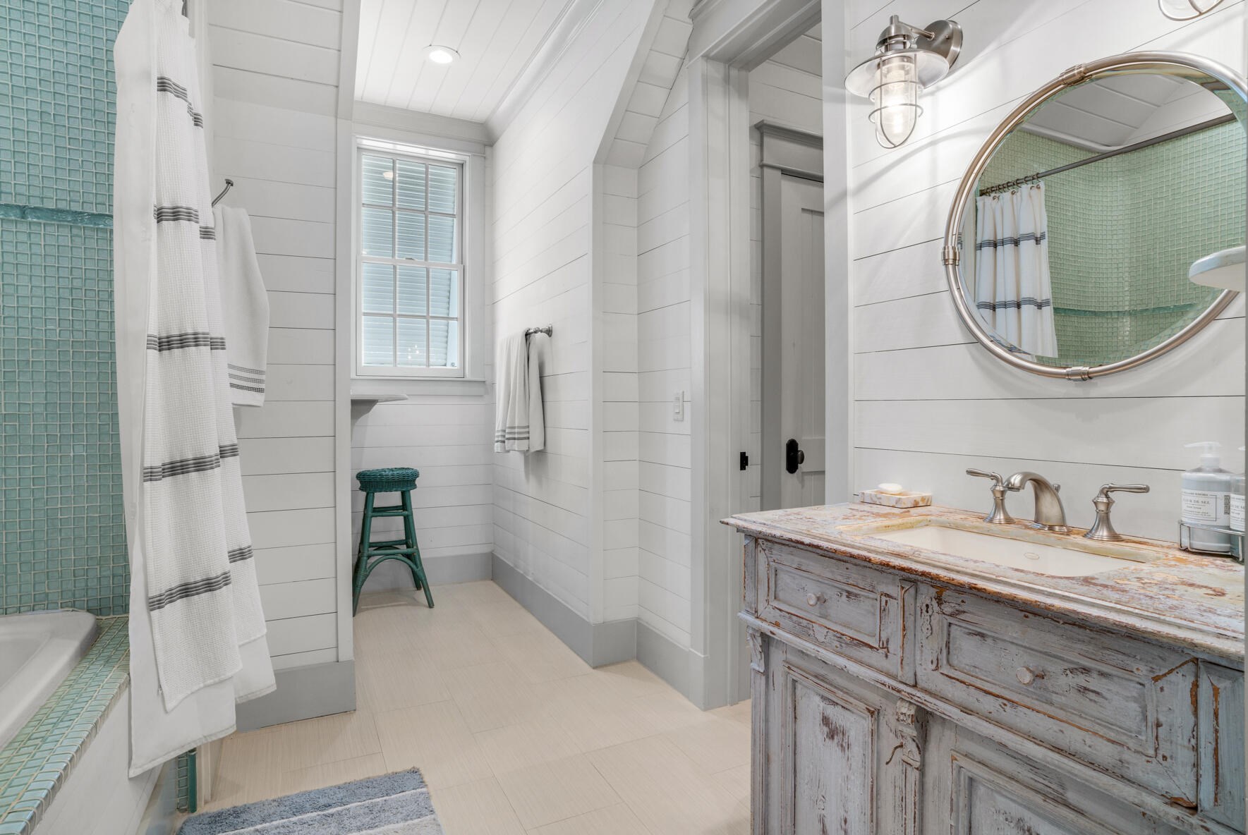 741 Miracle Strip Pkwy, Mary Esther FL  32569-1841 exterior